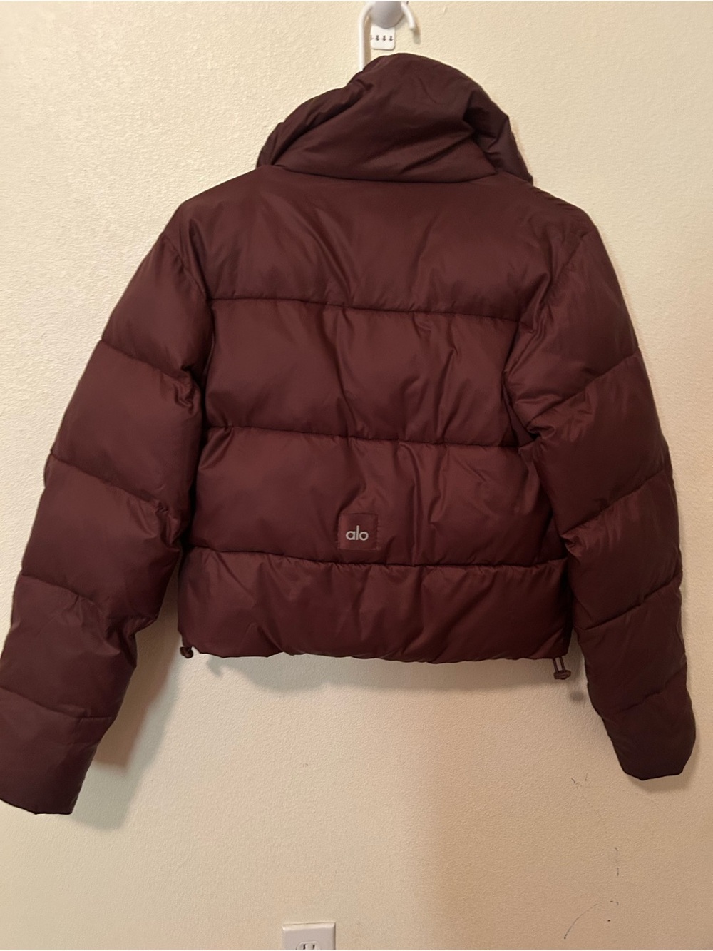 ALO Yoga Women's Maroon Cropped Puffer Jacket